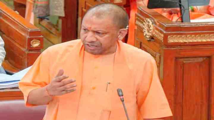 UP News:  कानून व्यवस्था पर CM योगी ने नेता प्रतिपक्ष को घेरा, कहा- हर प्रदेशवासी को सुरक्षा की गारंटी दे रही जीरो टॉलरेंस नीति