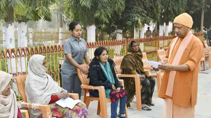 UP News: जरूरतमंदों के आवास-इलाज का करें इंतजाम, माफिया पर कसें लगाम: CM योगी