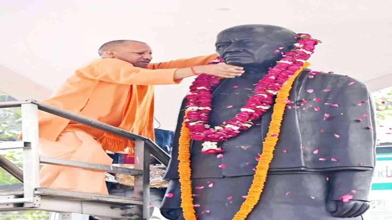 UP News: सीएम योगी ने लौह पुरुष सरदार वल्लभ भाई पटेल की पुण्यतिथि पर दी श्रद्धांजलि, कही ये बड़ी बात