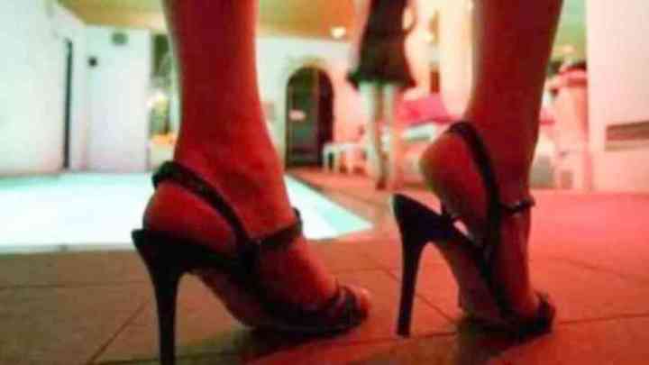 UP News: मंत्री आवास के सामने स्पा सेंटर में चल रहा था देह व्यापार, पुलिस ने मारा छापा, 3 लड़कियों को कराया मुक्त