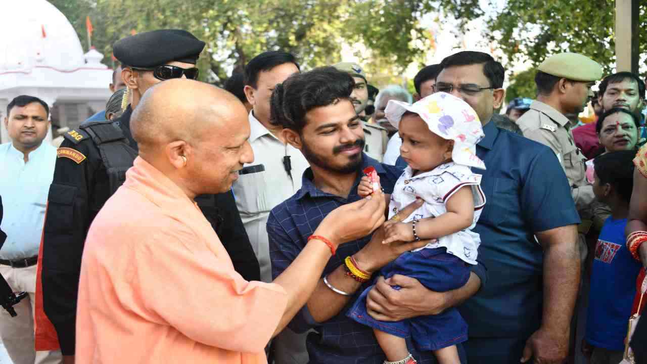 CM Yogi In Gorakhpur: आरक्षण के मुद्दे पर सीएम योगी ने कांग्रेस-सपा को घेरा, कही ये बात