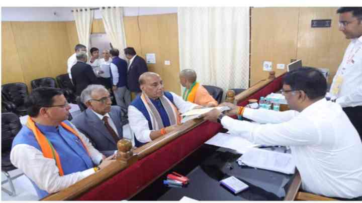 UP Lok Sabha Election: लखनऊ से प्रत्याशी राजनाथ सिंह ने नामांकन दाखिल किया, सीएम योगी सहित BJP के कई बड़े नेता रहे मौजूद