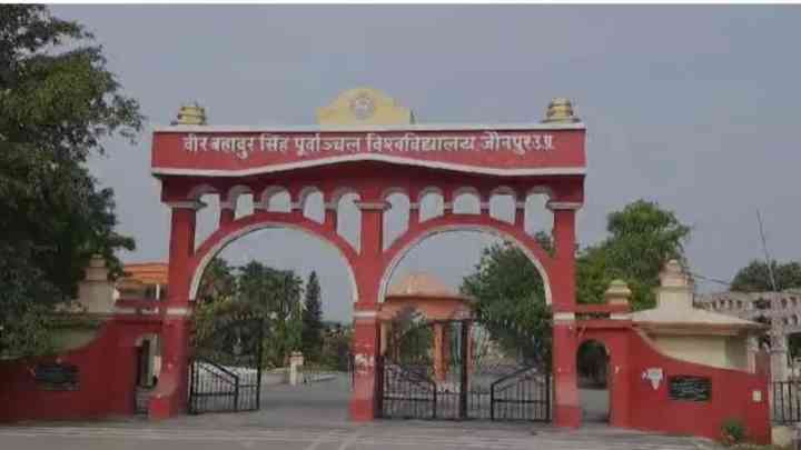 UP: जय श्रीराम लिखा और 56 फीसदी अंकों से पास हो गए 4 छात्र, अब दो प्रोफेसर की होगी 'छुट्टी'