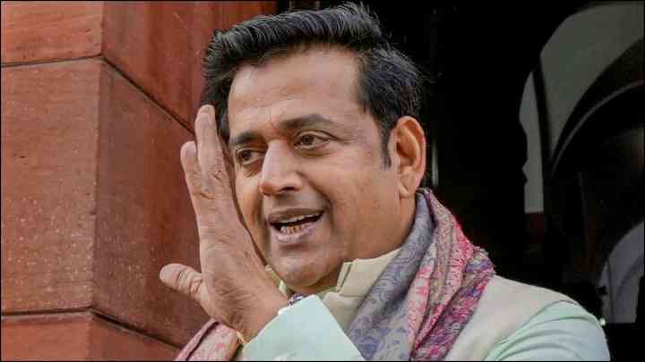 Ravi Kishan in Gorakhpur: 'अगर राहुल गांधी स्मृति ईरानी के खिलाफ अमेठी से चुनाव लड़ते तो मजा आता'