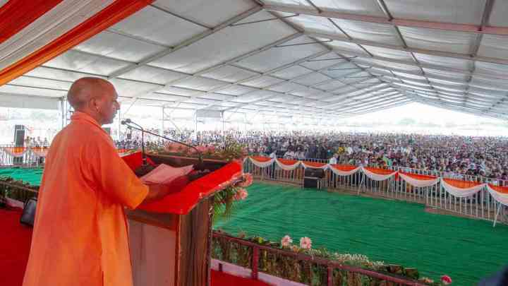 UP: सीएम योगी ने अमेठी में चुनावी जनसभा को किया संबोधित,  स्मृति ईरानी के लिए जनता से की वोट की अपील