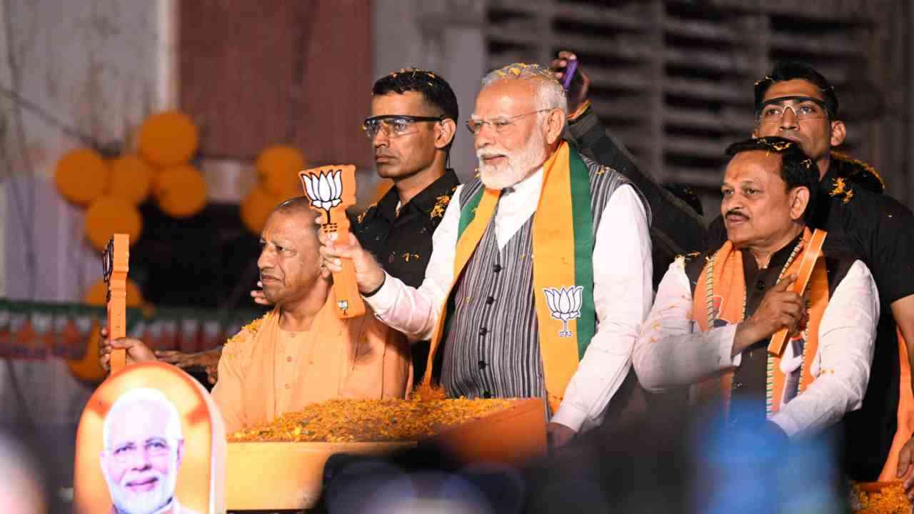 UP Lok Sabha Election 2024: मोदी-योगी को देख 'आदित्य' सी चमक उठी कानपुर की सांझ, लोगों ने किया भव्य स्वागत