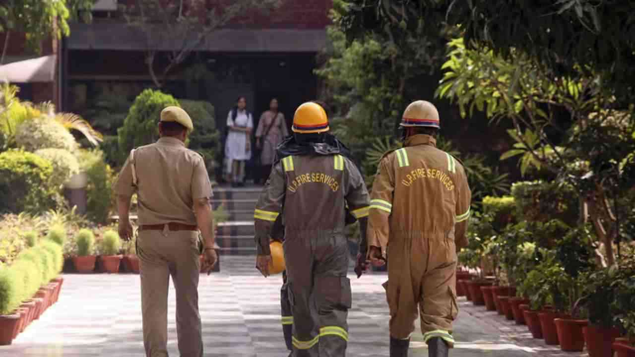 UP News: कानपुर के 10 स्कूलों को बम से उड़ाने की मिली धमकी, छानबीन में जुटा बम निरोधक दस्ता