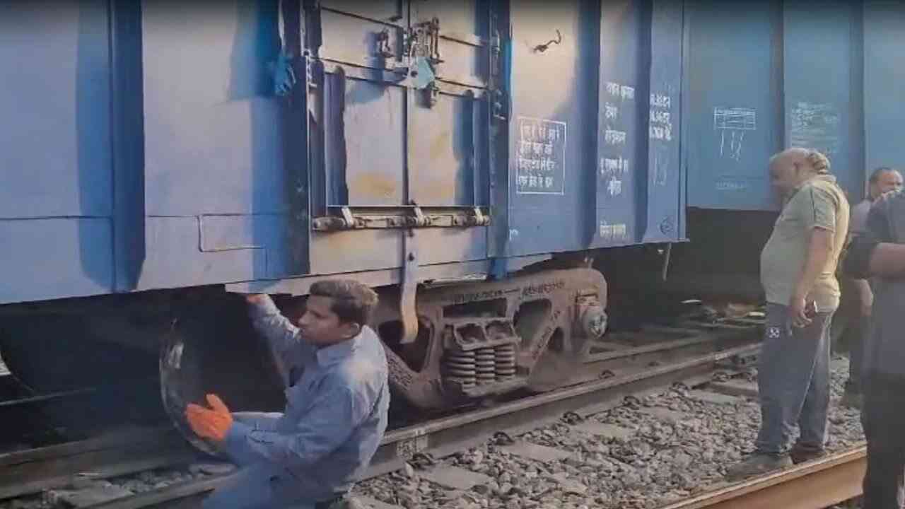 Train Derail in UP: सहारनपुर में मालगाड़ी के 2 डिब्बे पटरी से उतरे, कोई हताहत नहीं