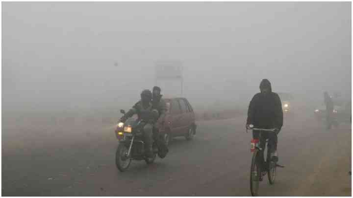 UP Weather: कई शहरों में 10℃ पहुंचा पारा, बारिश और कोहरे का अलर्ट, जानें लेटेस्ट अपडेट?