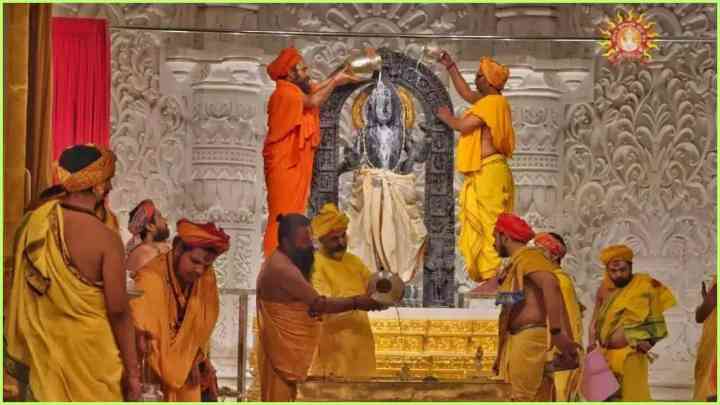 Ayodhya: राम मंदिर में ड्रेस कोड से अनुष्ठान तक गाइडलाइन हुईं जारी, प्रवेश नहीं कर पाएंगे ये पुजारी
