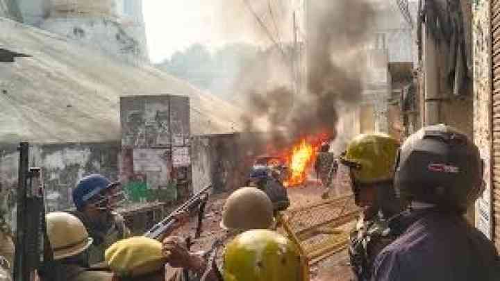 Sambhal: सम्भल मामले में सुप्रीम कोर्ट में सुनवाई से यूपी सरकार ने किया न्यायिक आयोग का गठन