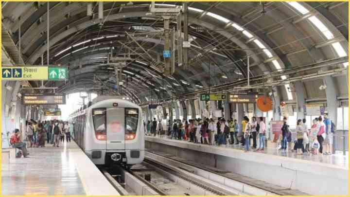 NOIDA: ब्लू लाइन पर केबल चुरा ले गए चोर, नोएडा के यात्रीगण ध्यान दें