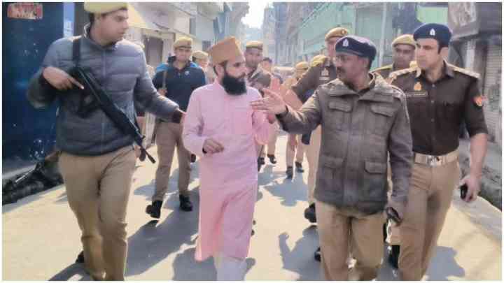 Sambhal: अनार वाली मस्जिद के इमाम के खिलाफ पुलिस की कार्रवाई, जानिए पूरा मामला