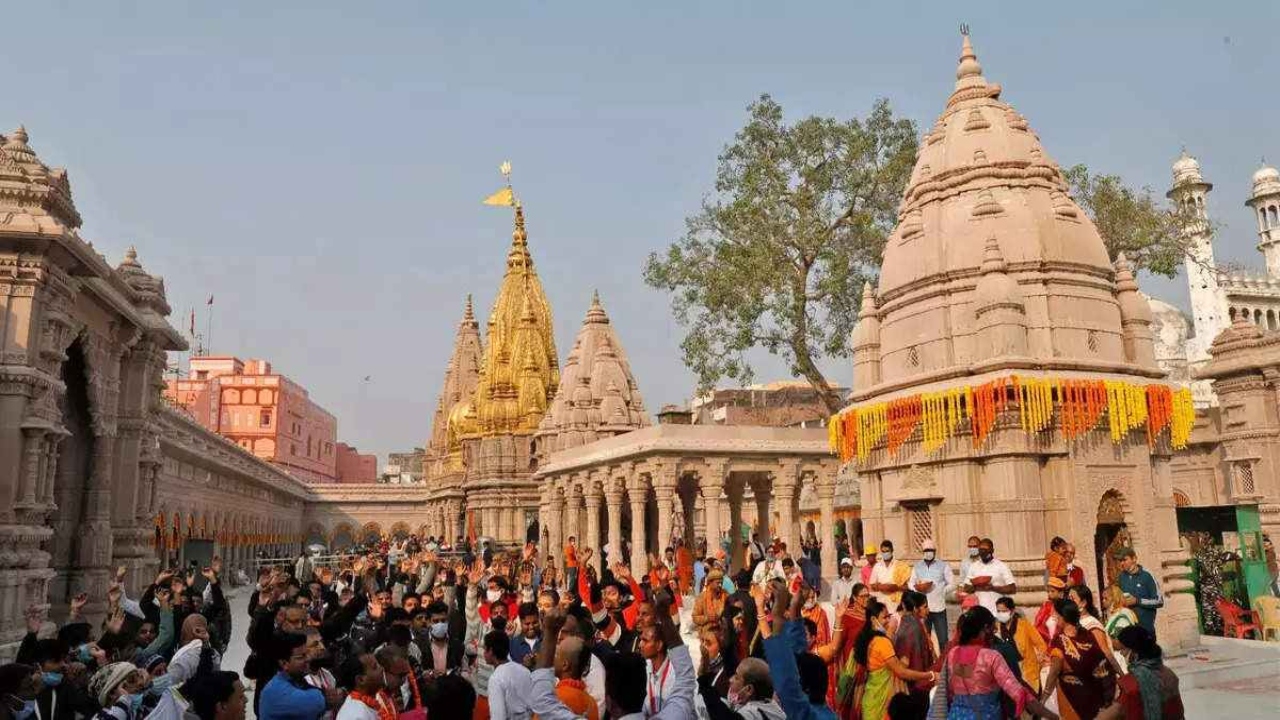 UP: काशी विश्वनाथ मंदिर ट्रस्ट का फेसबुक पेज हैक, आधे घंटे तक हैकर्स ने डाली अश्लील तस्वीरें