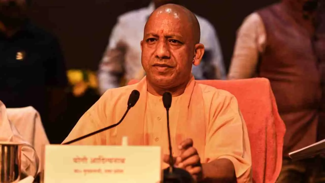 CM Yogi Vist Varanasi: आज सीएम योगी करेंगे काशी का दौरा, PM मोदी के आगमन की तैयारियों का लेंगे जायजा