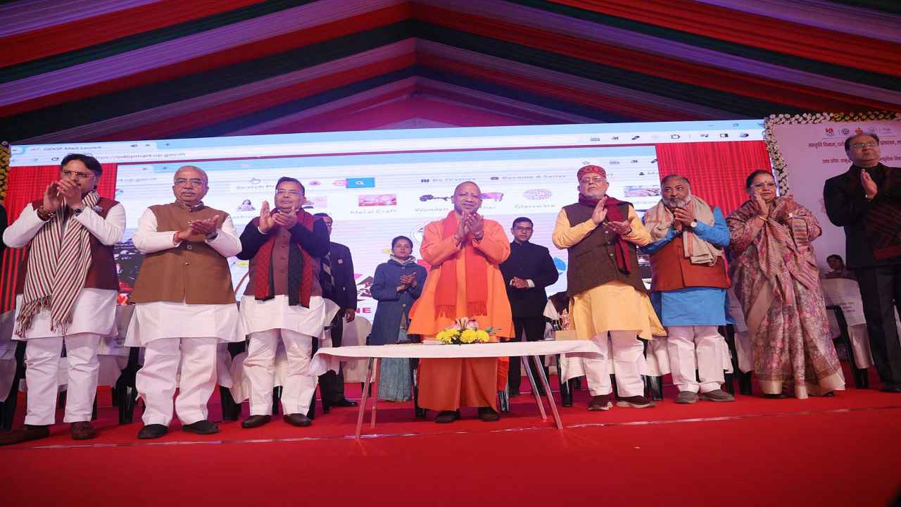 UP Diwas 2024: CM योगी बोले, भारत की आध्यात्मिक और सांस्कृतिक विरासत का केंद्र बिंदु बन रहा यूपी