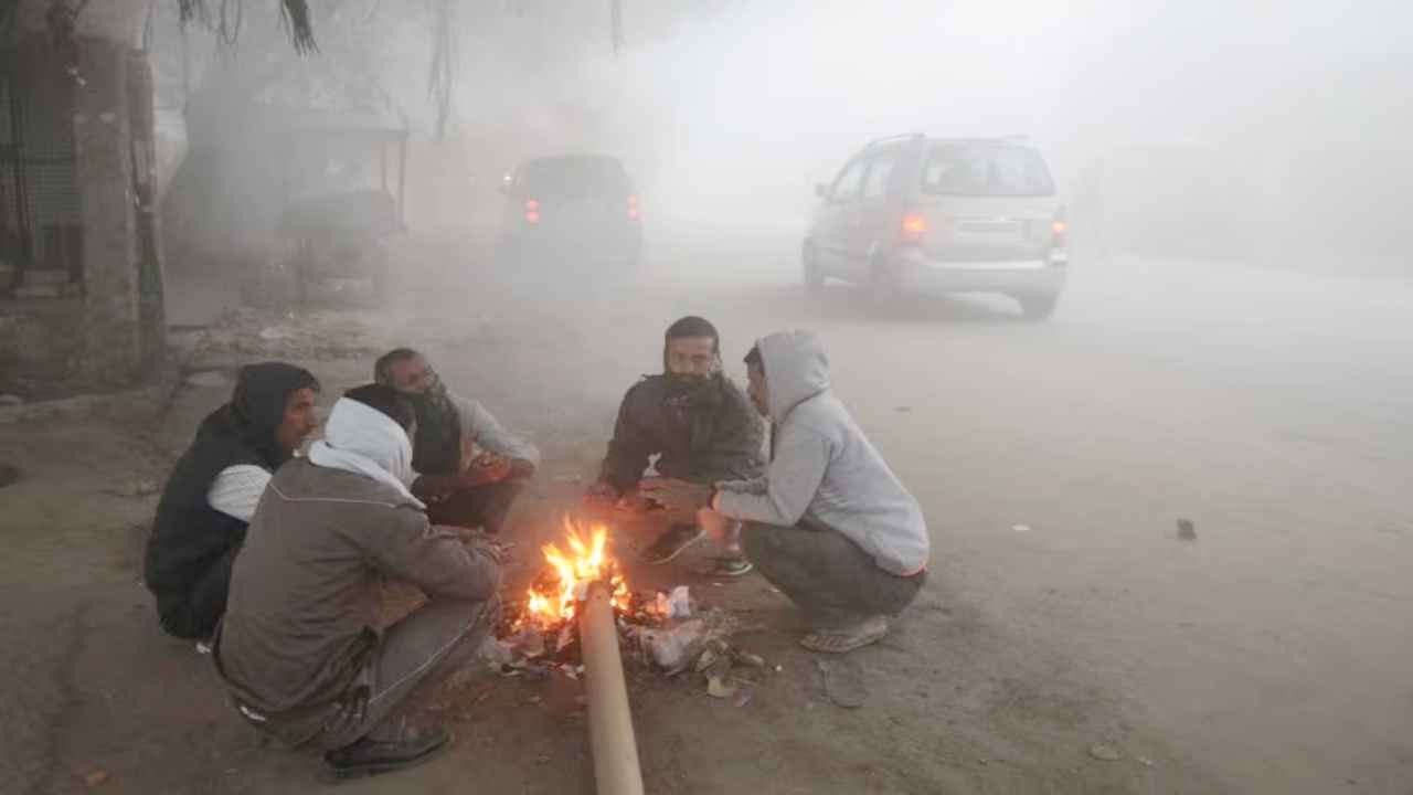 UP Weather Today: यूपी में पड़ रही हाड़ कंपाने वाली सर्दी, मौसम विभाग ने जारी किया अलर्ट