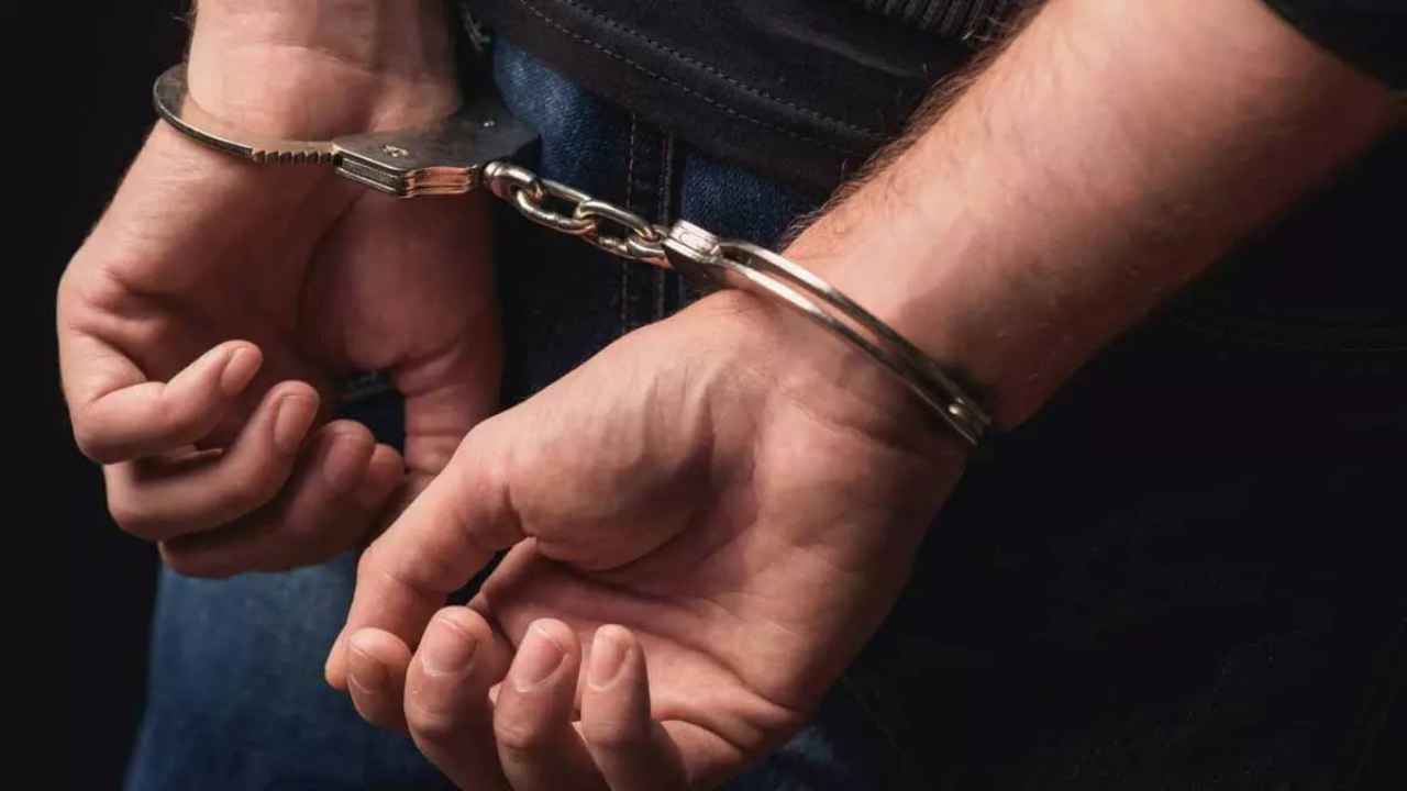 UP Crime: लखनऊ में सीबीआई की बड़ी कार्रवाई, रिश्वत लेते  गिरफ्तार किए ईपीएफओ के सहायक कमिश्नर समेत तीन लोग