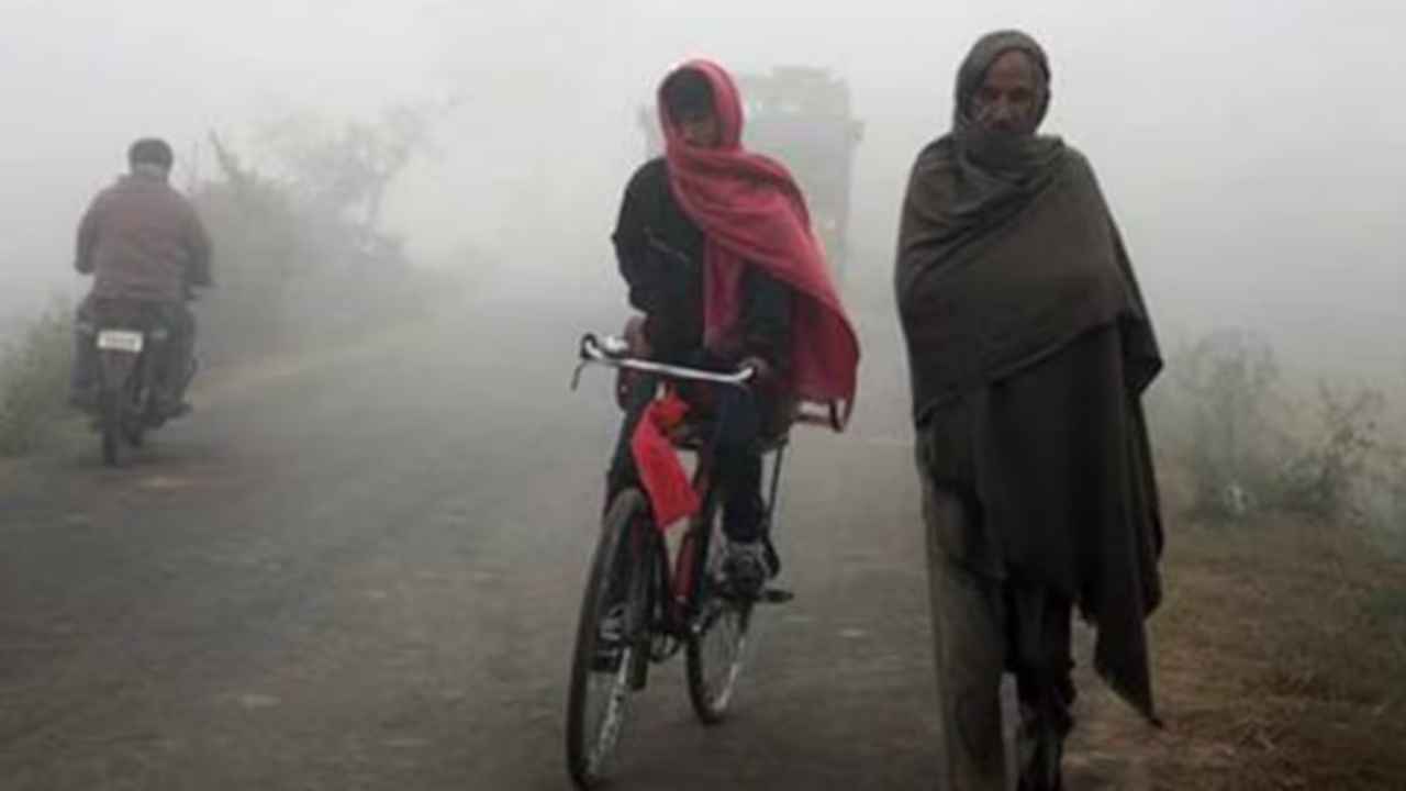 UP Weather Today: यूपी में घने कोहरे के बीच नए साल का आगाज, इन जिलों में ठंड का अलर्ट जारी