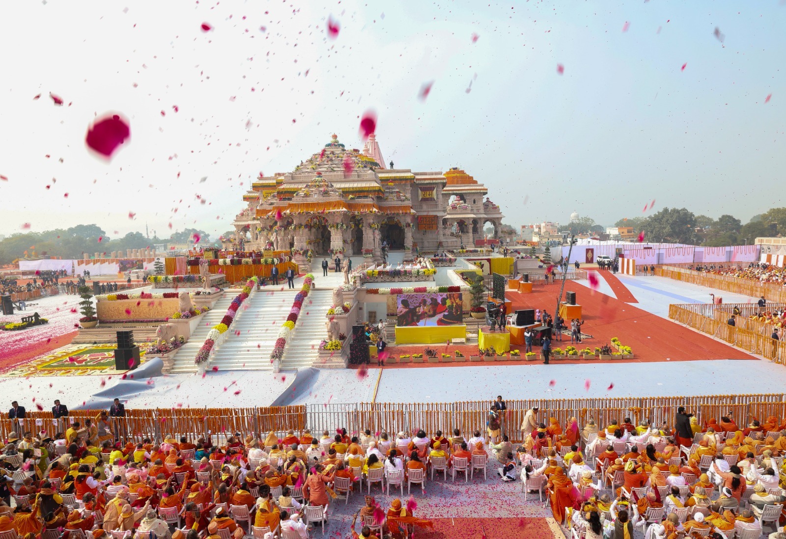 Ayodhya Ram Temple: अयोध्या पहुंचने के लिए उपलब्ध हैं ये ट्रेन और फ्लाइट, देखें लिस्ट