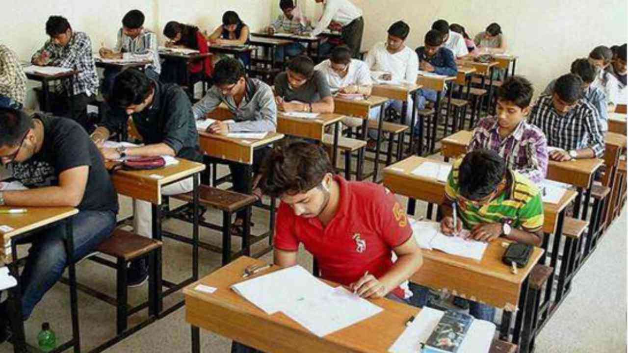 UPPSC PCS Prelims Postponed: यूपी पीसीएस प्रीलिम्स परीक्षा स्थगित, जानें कब होगा एग्जाम