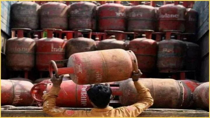 UP LPG Gas Price: एलपीजी की कीमतों में आई गिरावट, जानें आपके जिले में क्या है रेट?