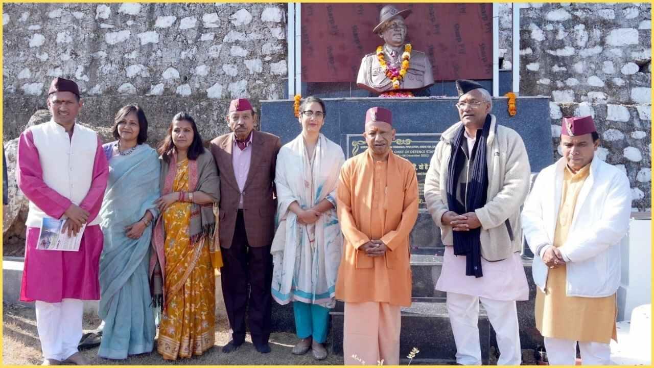 उत्तराखंड दौरे पर CM योगी; मां गढ़वासिनी मंदिर में की पूजा-अर्चना, किसान मेले का किया उद्घाटन