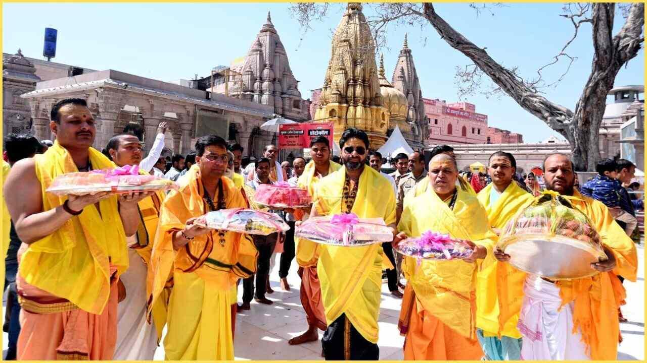 बाबा के दरबार से कान्हा और कान्हा के दरबार से बाबा को भेजा गया उपहार, डबल इंजन सरकार में बढ़ा सनातन का मान