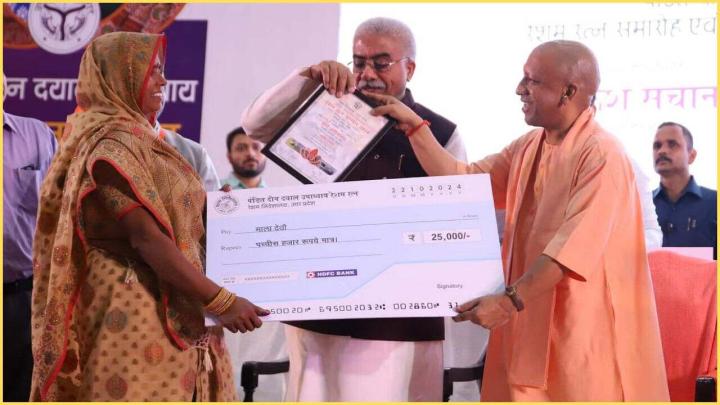 प्रदेश की 50 हजार महिलाओं को रोजगार देगी योगी सरकार; बनेंगी 'रेशम सखी'