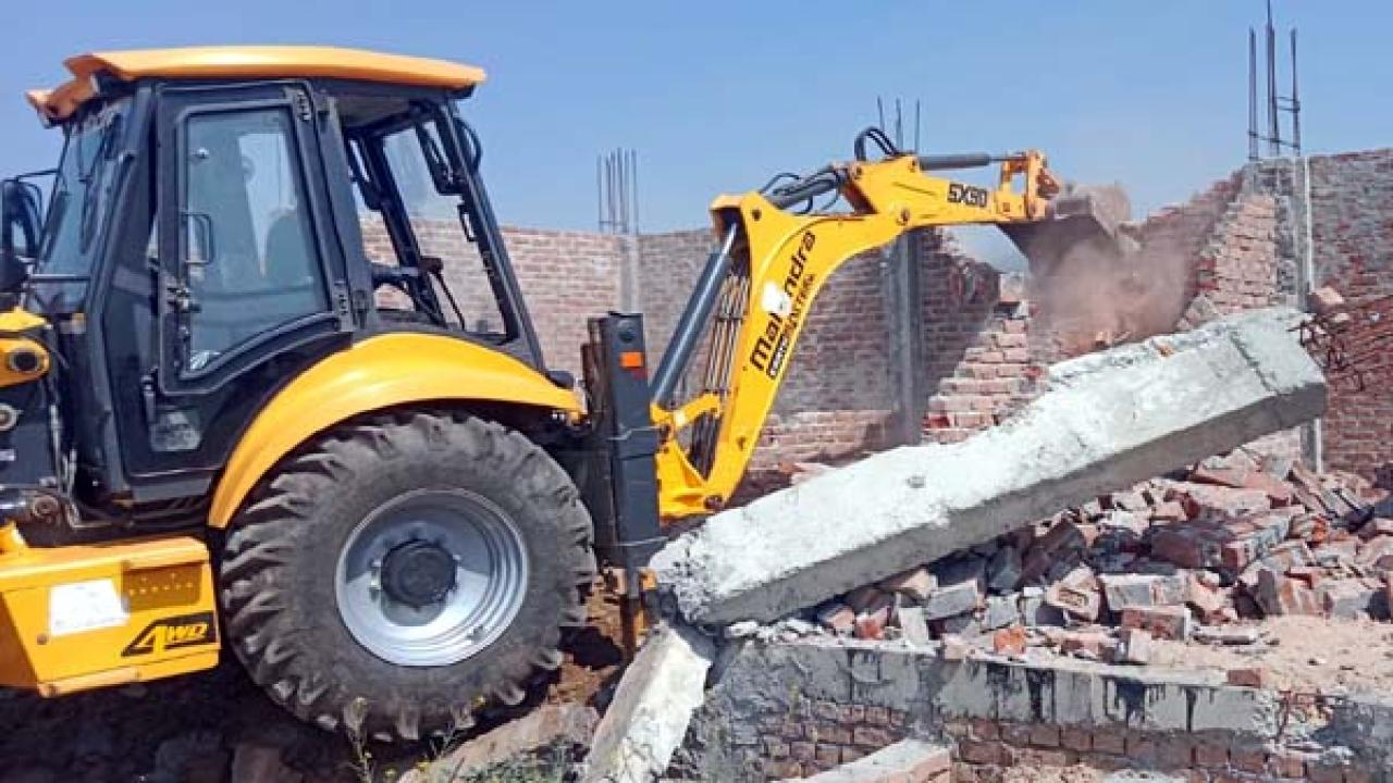 अब तक 225 मदरसों, 30 मस्जिद, 25 मजार और 6 ईदगाह पर चला चाबुक