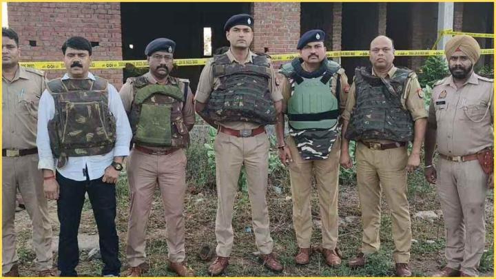 आगरा एनकाउंटर में ढेर हुआ शातिर बदमाश, 4 दिन पहले ज्वेलरी शोरुम मालिक को गोली मारकर की थी लूट