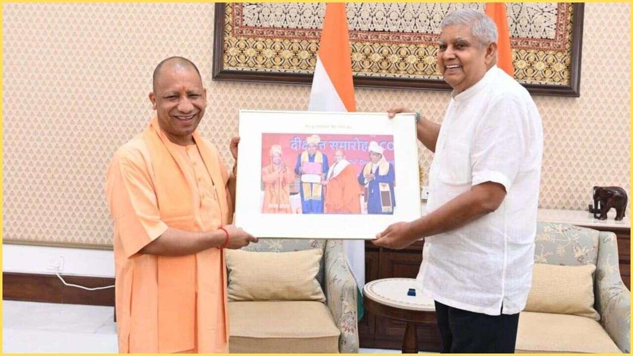 उपराष्ट्रपति जगदीप धनखड़ ने की CM योगी की तारीफ, बोले- 'युवा मुख्यमंत्री, इनके शासन में यूपी का विकास...'