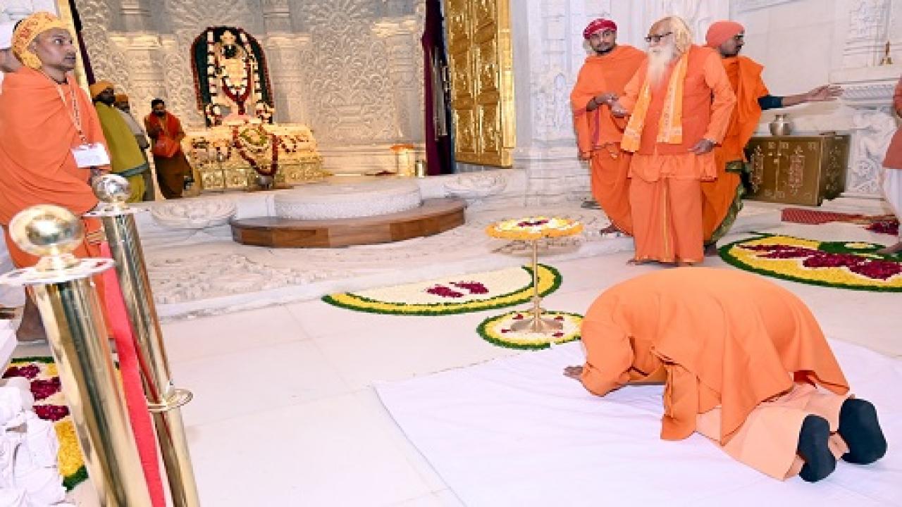 सीएम योगी ने हनुमानगढ़ी में लगाई हाजिरी, रामलला के श्रीचरणों में झुकाया शीश