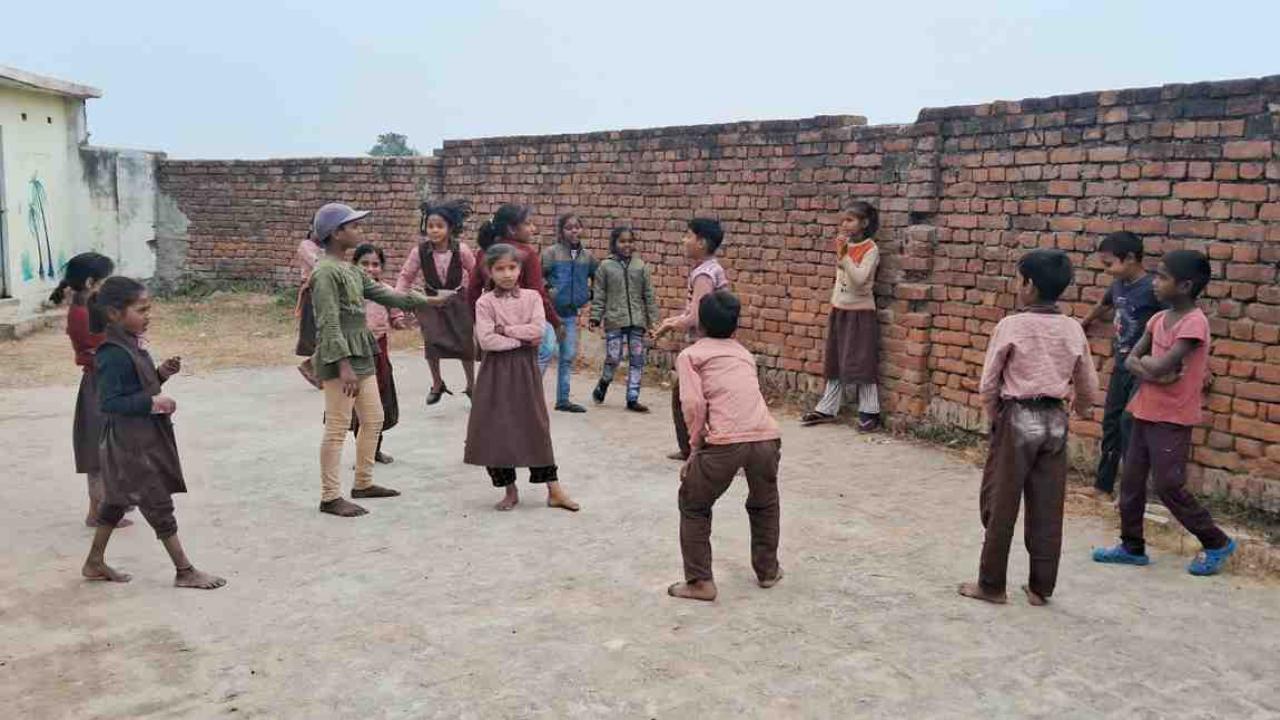 उत्तर प्रदेश में नई पहल, 'बुलावा टोली' और कक्षाएं लौटाएंगी बच्चों को स्कूल