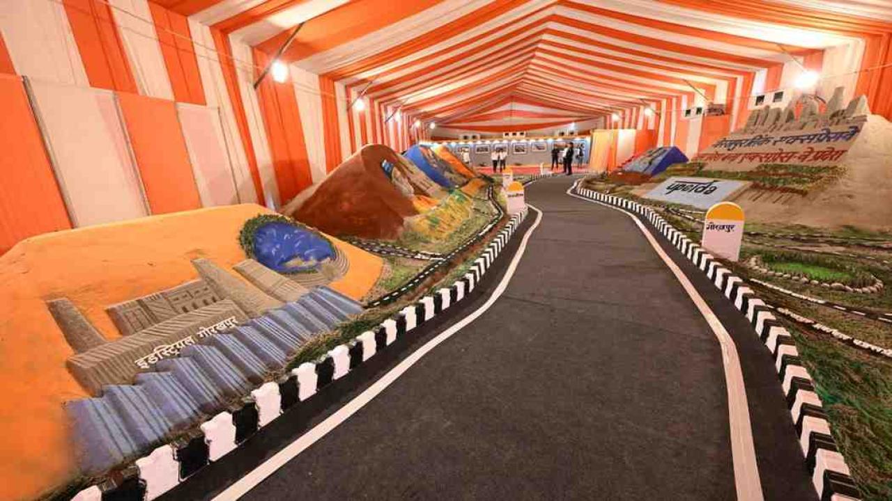 गोरखपुर लिंक एक्सप्रेसवे के लोकार्पण के साथ ही देश के कुल एक्सप्रेसवे नेटवर्क का 42% हिस्सा अकेले यूपी के नाम