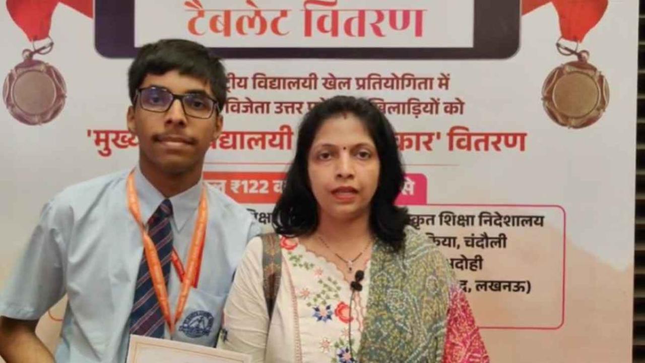 सीएम के हाथों सम्मानित होकर खिल उठे चेहरे, स्टूडेंट्स बोलेः थैंक-यू योगी जी