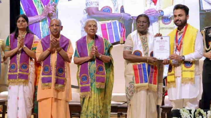 कभी गोरखपुर में सपना था एम्स, आज सात करोड़ की आबादी को उपहार : मुख्यमंत्री