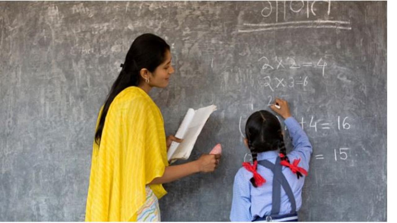 'लर्निंग बाई डूइंग' से संवरेगी बेसिक शिक्षा, शिक्षकों को प्रयोगधर्मी और तकनीकी दक्ष बनाया जाएगा