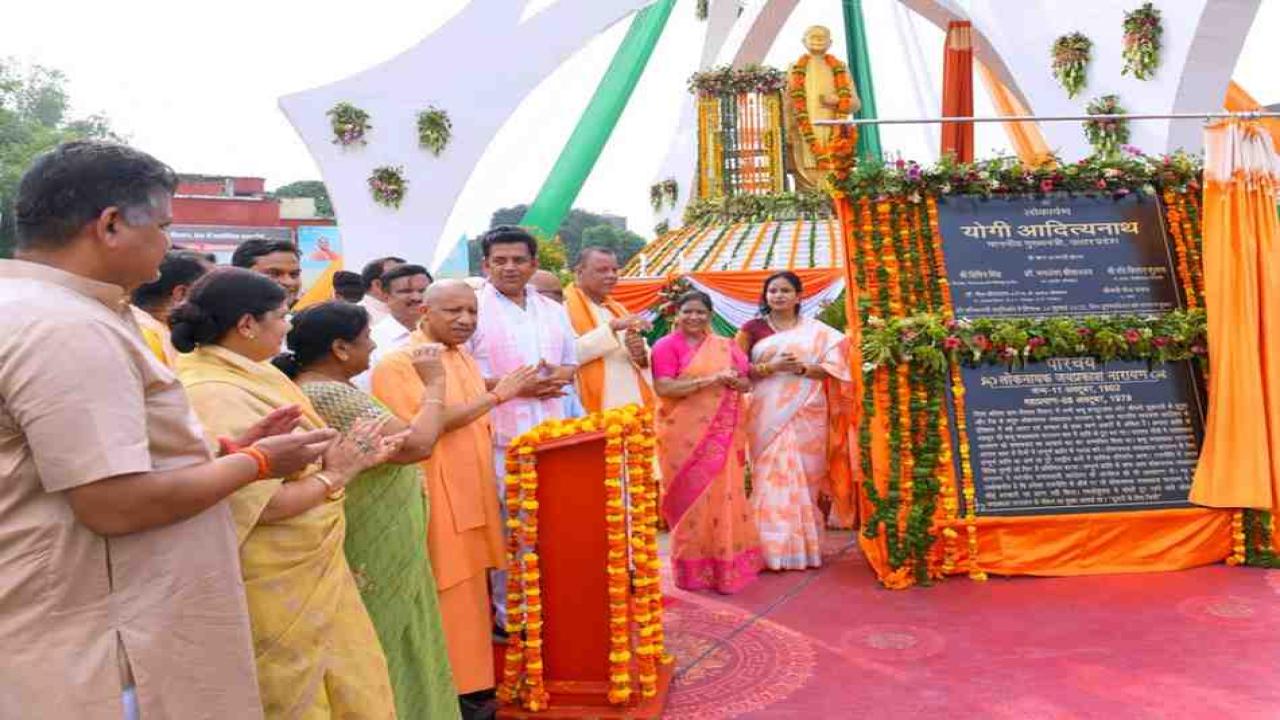 मुख्यमंत्री ने असुरन चौक के सुंदरीकरण कार्य का लोकार्पण और लोकनायक जयप्रकाश नारायण की प्रतिमा का किया अनावरण