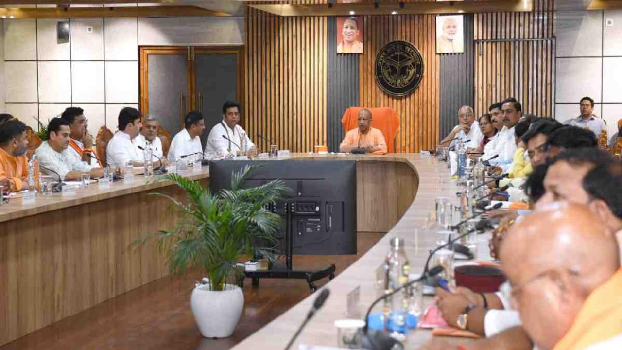 जनप्रतिनिधियों के सुझावों को प्राथमिकता, अब हर विधानसभा को मिलेगी सटीक सड़क योजना: सीएम योगी