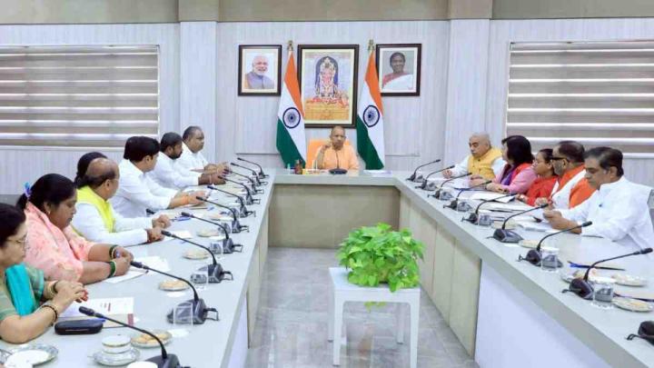 जनप्रतिनिधियों के संग संवाद, मुख्यमंत्री ने कानपुर मंडल को बताया विकास का अग्रदूत