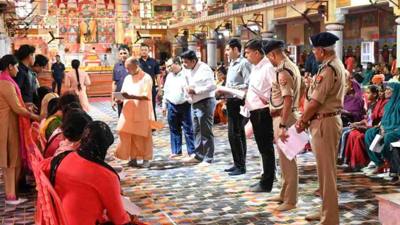 सीएम ने जनता दर्शन में सुनीं समस्याएं, कहा- हर व्यक्ति की समस्या का समाधान सरकार की प्राथमिकता
