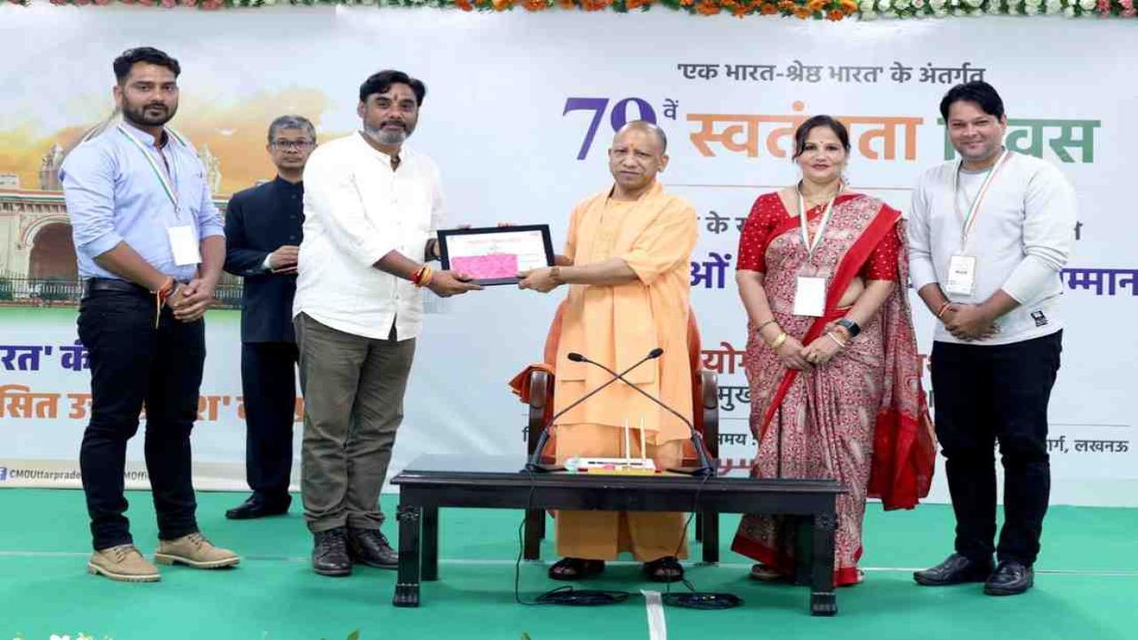मुख्यमंत्री योगी आदित्यनाथ ने कलाकारों को किया सम्मानित, संस्कृति एप का किया शुभारंभ