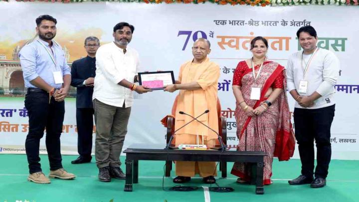 मुख्यमंत्री योगी आदित्यनाथ ने कलाकारों को किया सम्मानित, संस्कृति एप का किया शुभारंभ