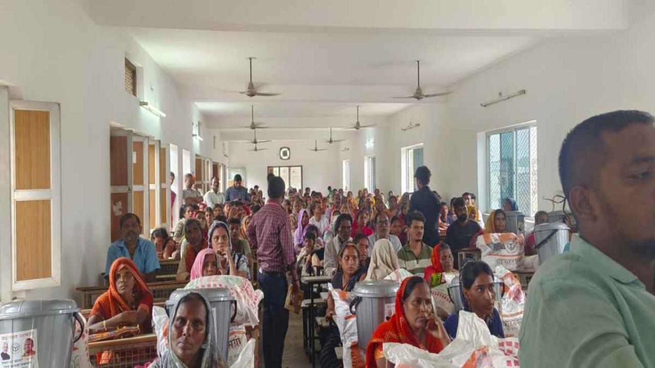 बाढ़ की आफत से 1,72, 255 लोगों को दिलायी गई राहत, हर चुनौती से निपटने को एनडीआरएफ, एसडीआरएफ और पीएसी तैनात