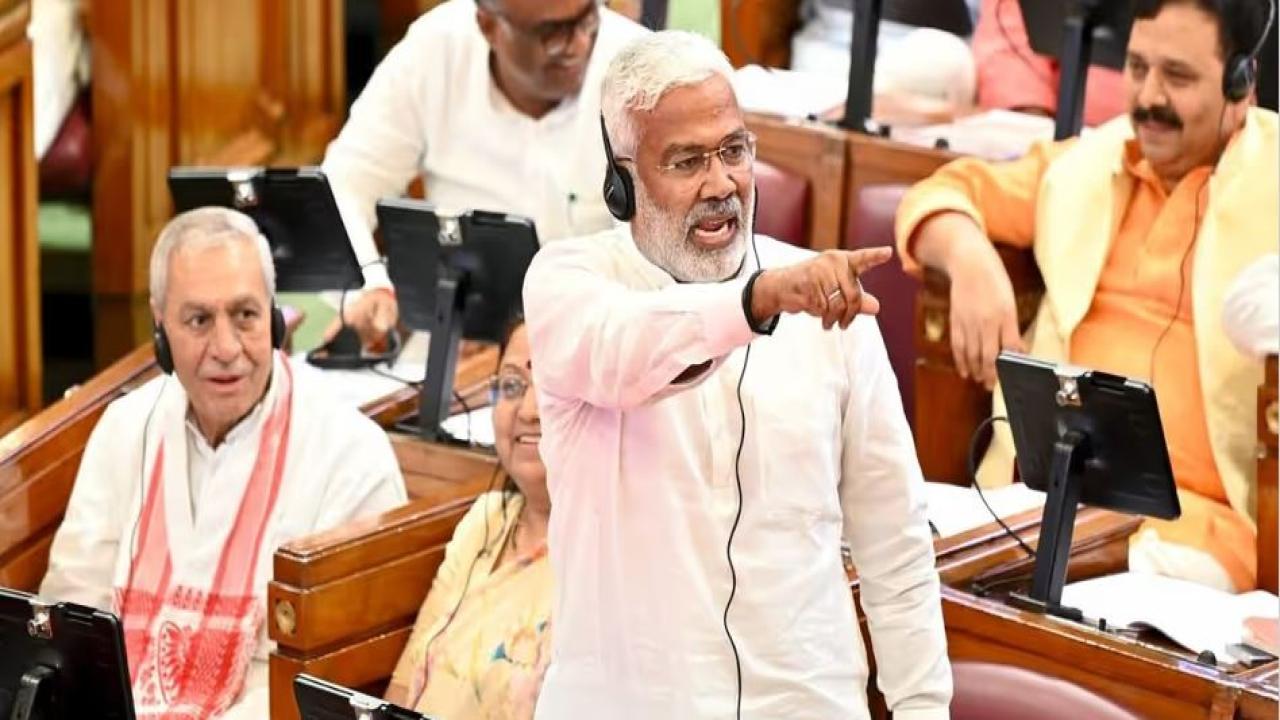 चुनाव आयोग पर सपा अध्यक्ष के आरोपों पर योगी के मंत्री का पलटवार