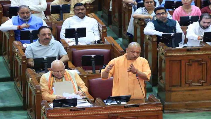 सीएम योगी का विपक्ष को जवाब: यूपी में कोई स्कूल बंद नहीं, 40 लाख बच्चे शिक्षा से जुड़े