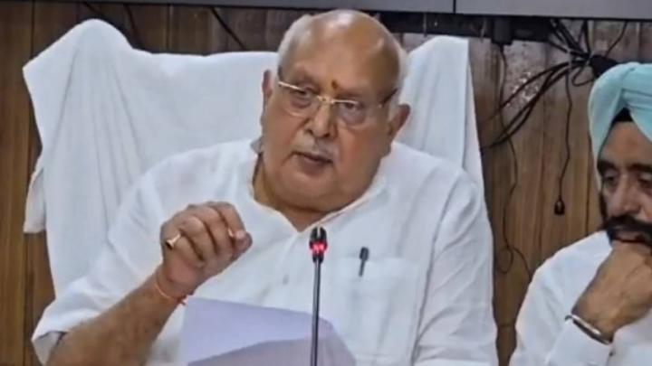अखिलेश के समय आत्महत्या को मजबूर होते थे किसान, 86 लाख किसानों का योगी सरकार ने किया कर्जमाफ: कृषि मंत्री