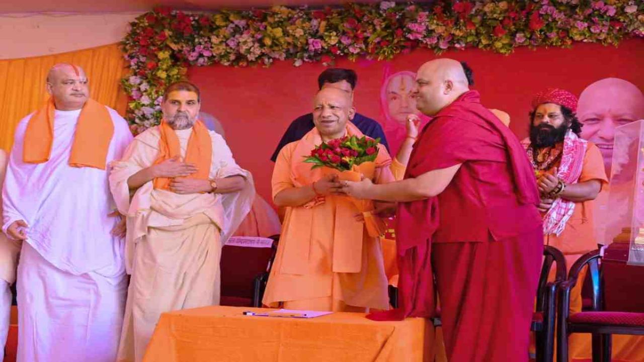 हर सनातनी का हो यही प्रण, धार्मिक प्रतीकों के साथ ही राष्ट्रीय प्रतीकों का भी हो सम्मान: योगी आदित्यनाथ