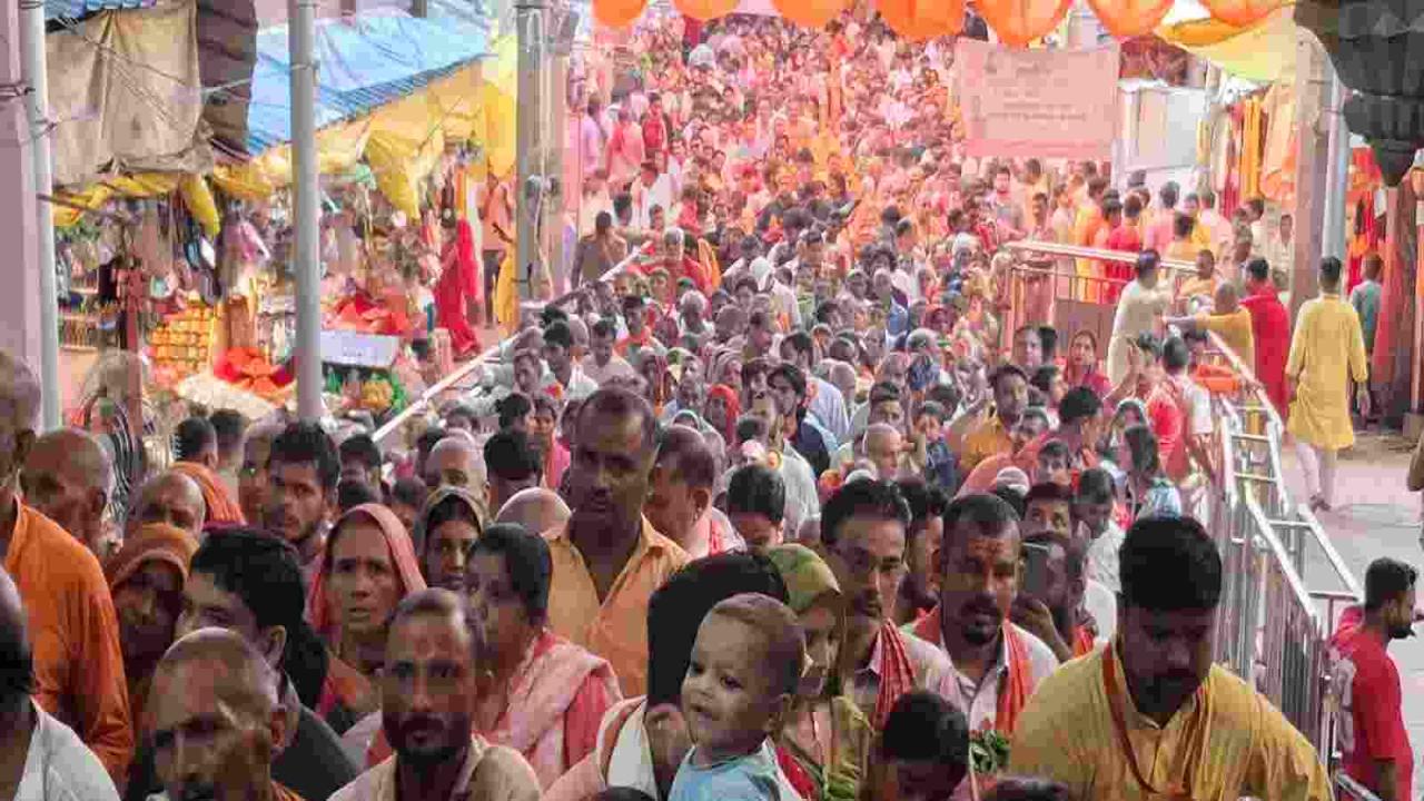 योगी सरकार में सनातन का महापर्व नवरात्रि बना आस्था और विकास का संगम, यूपी के देवी मंदिरों में उमड़ रहे लाखों श्रद्धालु